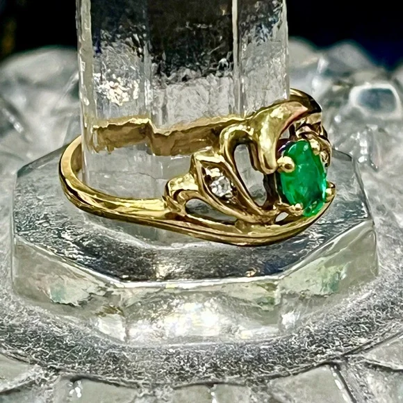 10KG Emerald Diamond Ring - Picture 2 of 4